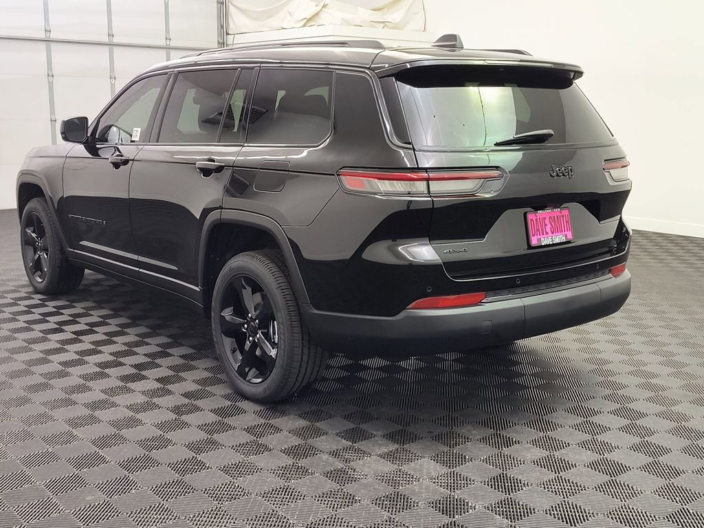 2025 Jeep Grand Cherokee Altitude photo 2