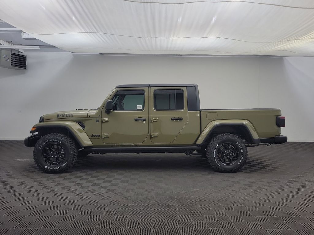 2025 Jeep Gladiator Willys photo 2