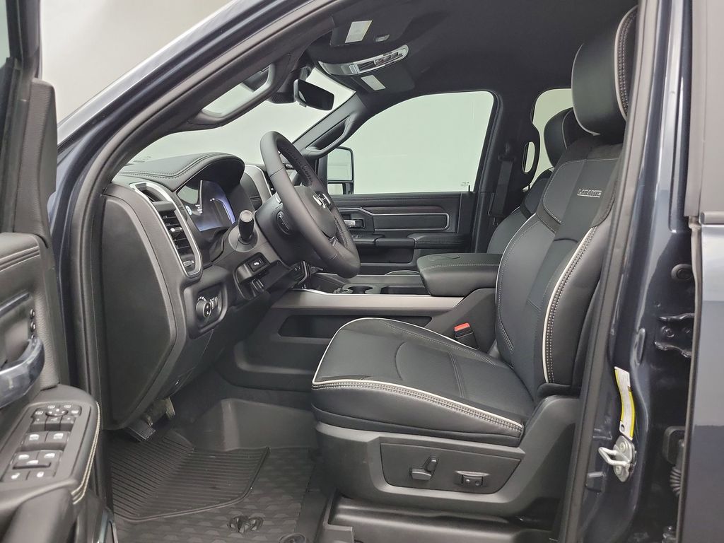 2025 Ram 3500 Laramie photo 4