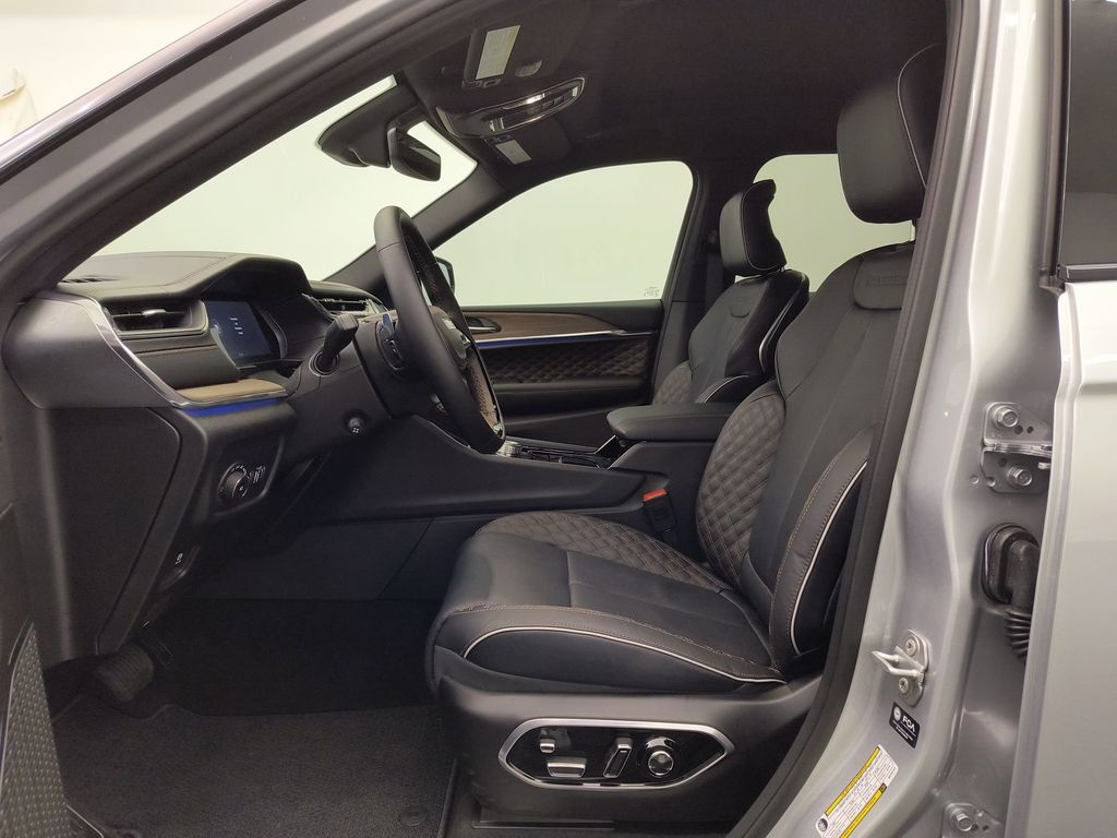 2025 Jeep Grand Cherokee Summit Sport photo 4