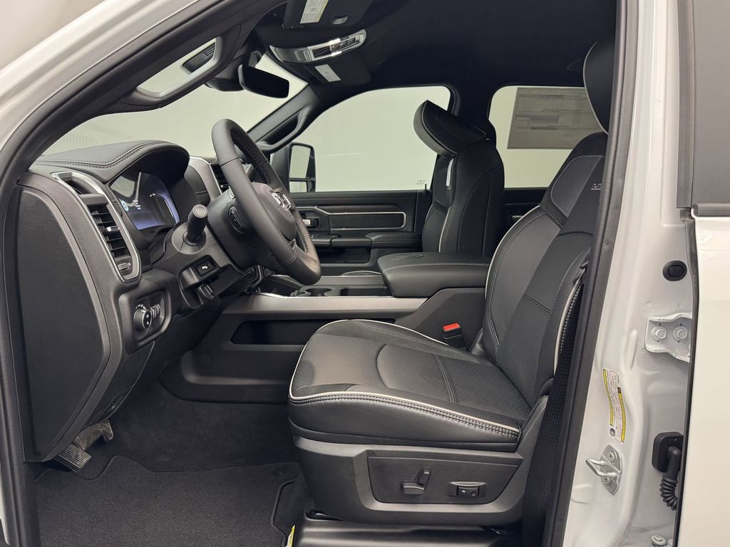 2025 Ram 3500 Laramie photo 4