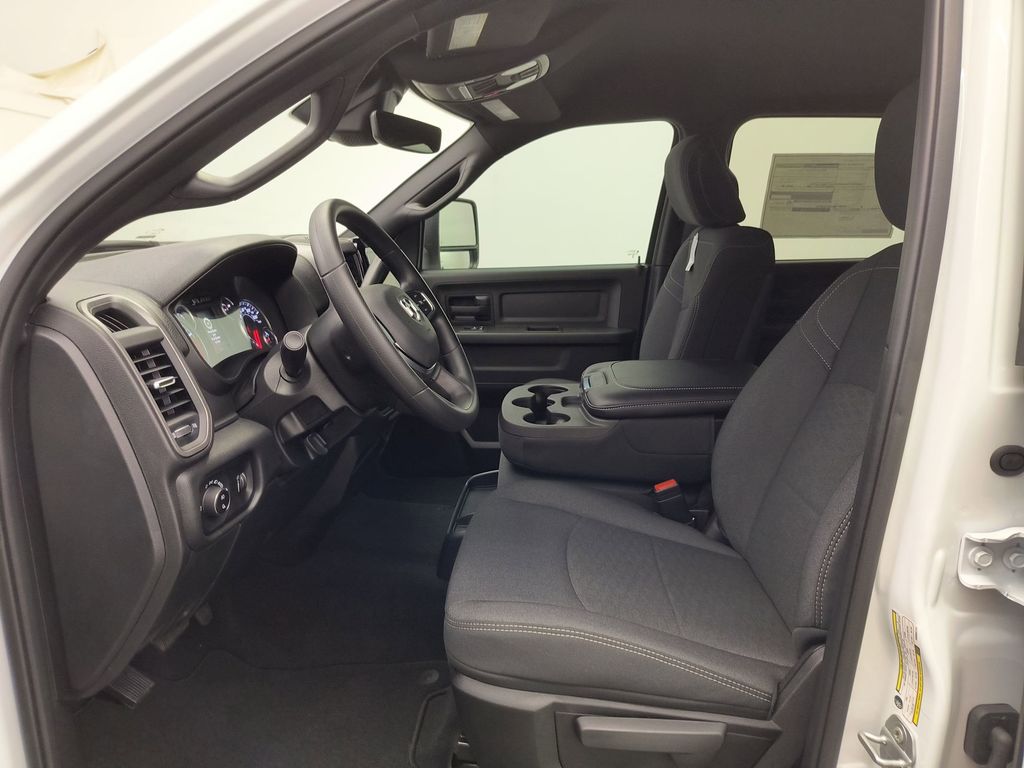 2025 Ram 3500 Tradesman photo 4