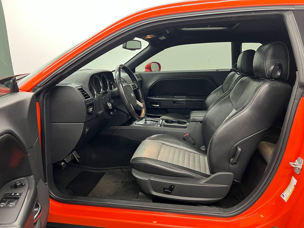 2009 Dodge Challenger R/T photo 4