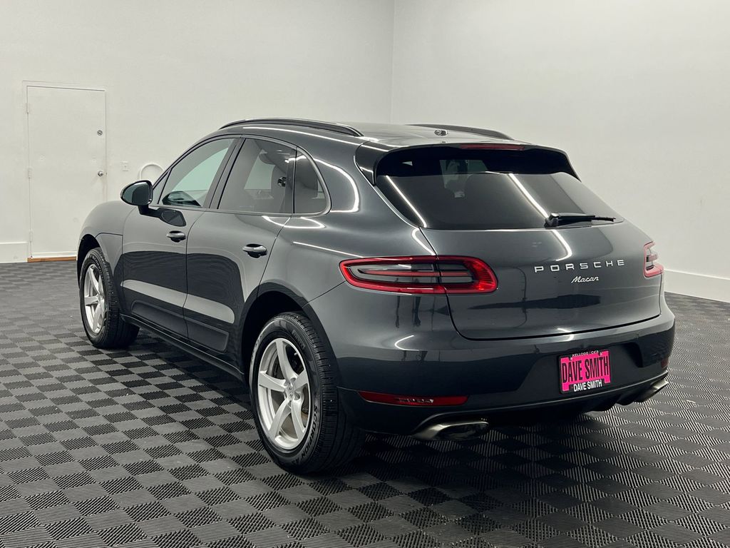2017 Porsche Macan Base photo 3