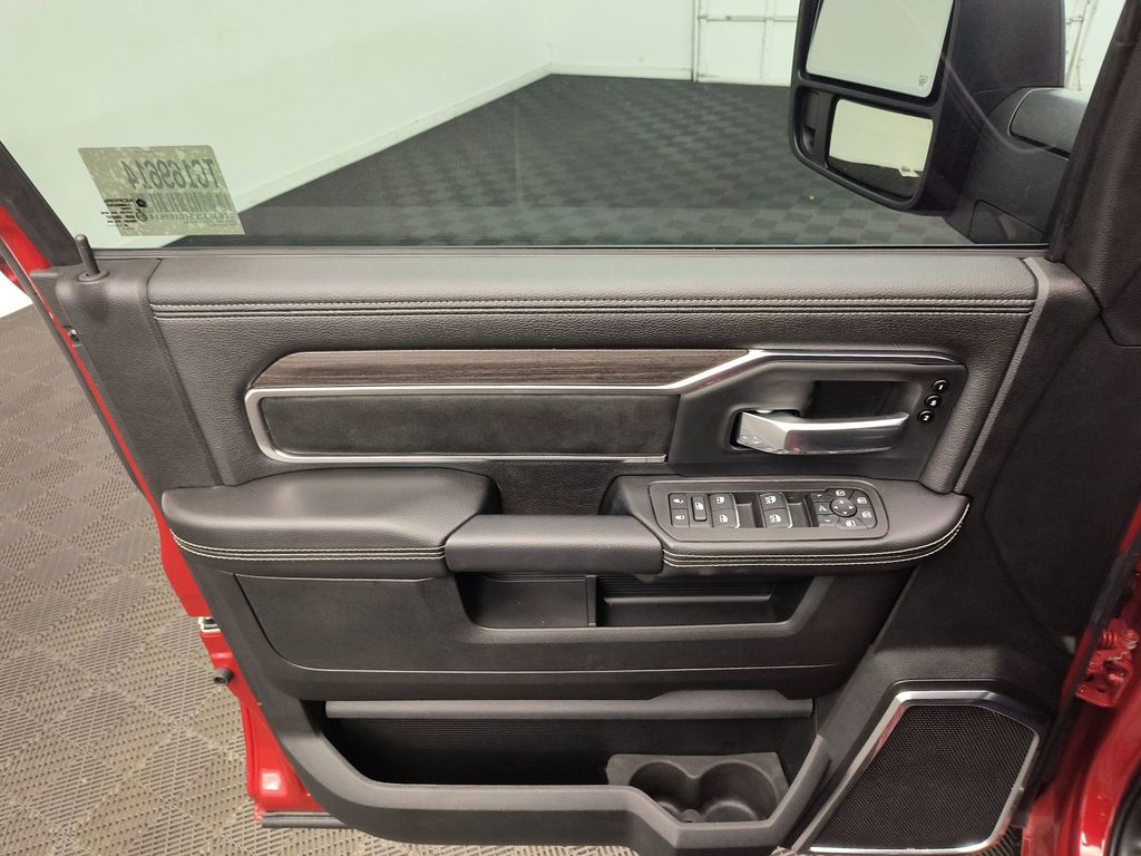 2026 RAM 3500 Laramie - Photo 18