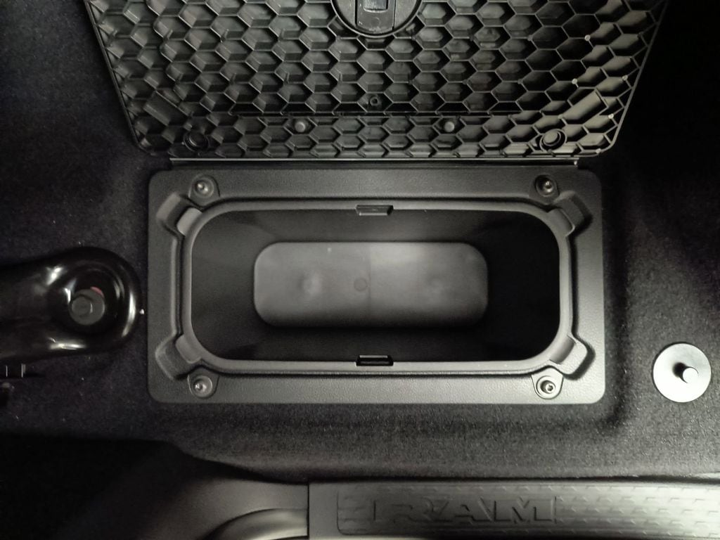 2026 RAM 3500 Laramie - Photo 14