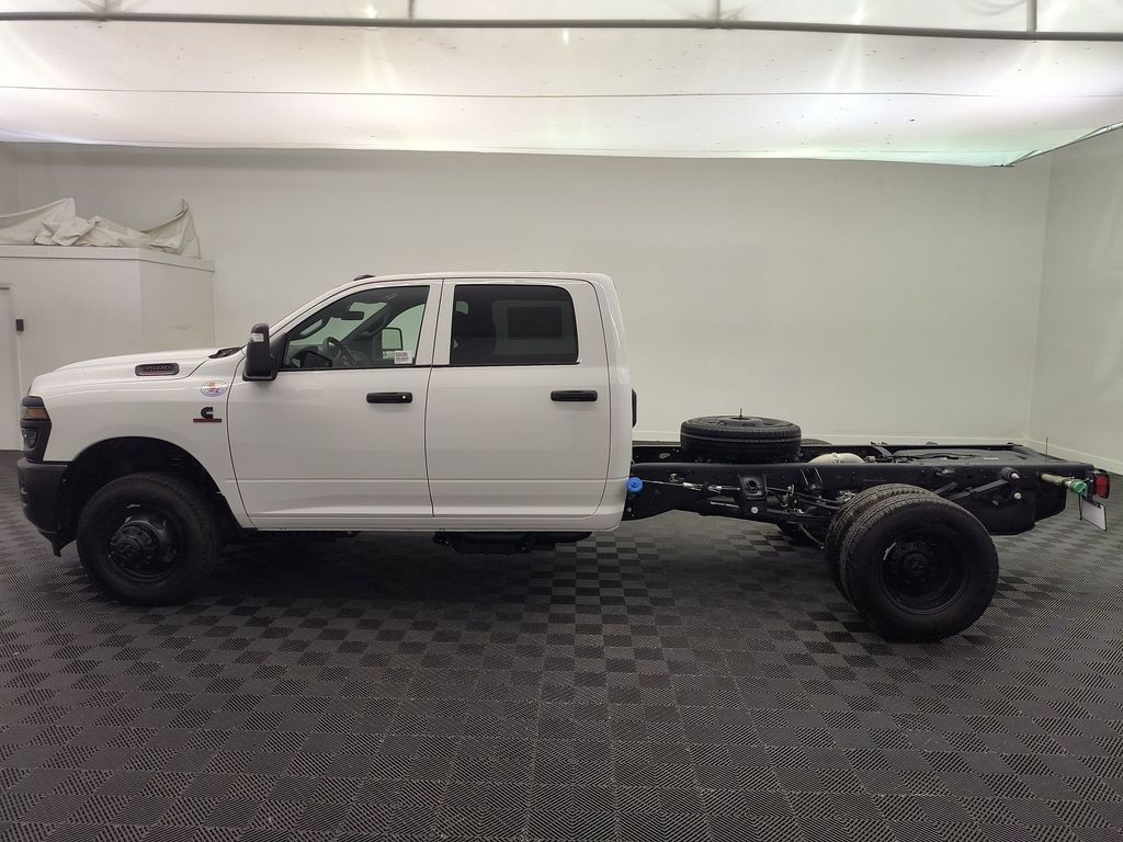 2025 Ram 3500 Tradesman photo 2