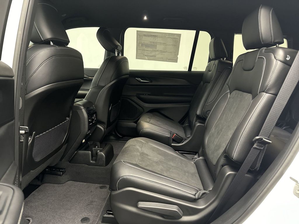 2025 Jeep Grand Cherokee L Altitude - Photo 12