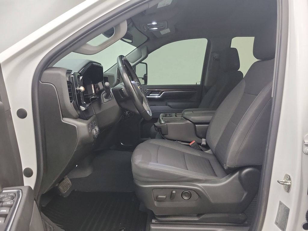 2024 Chevrolet Silverado 2500HD LT photo 4