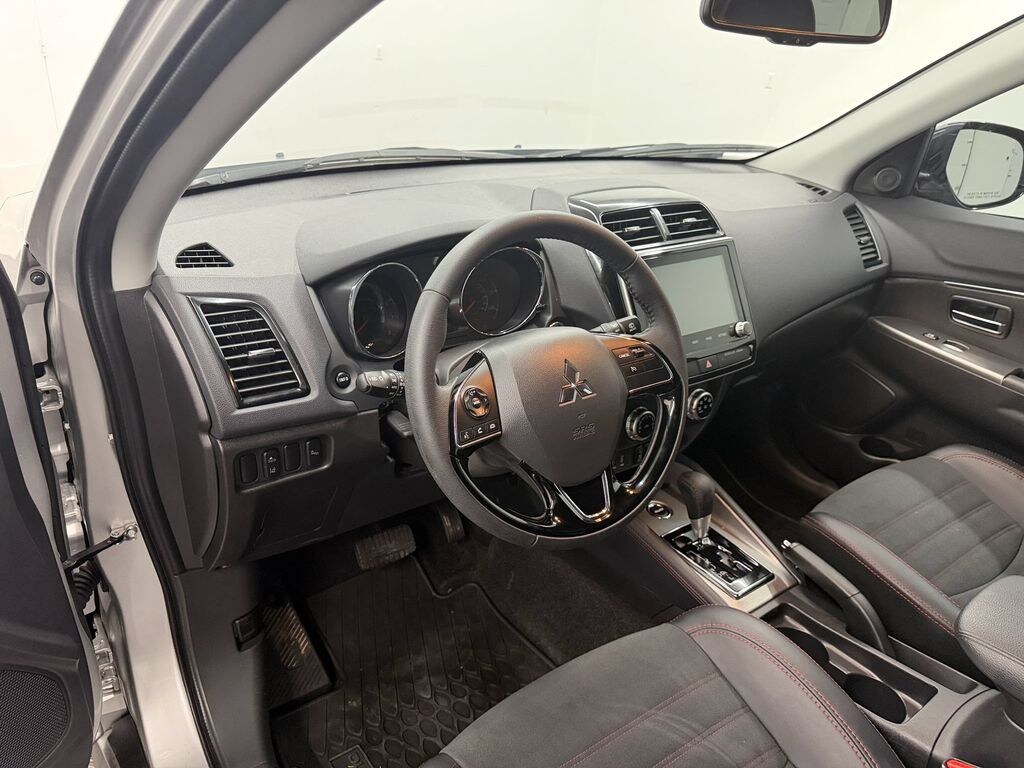 Used 2025 Mitsubishi Outlander Sport 2.0 SE SUV