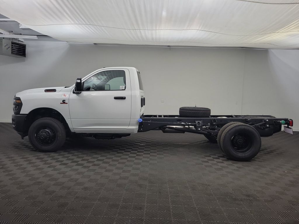 2026 Ram 3500 Tradesman photo 2