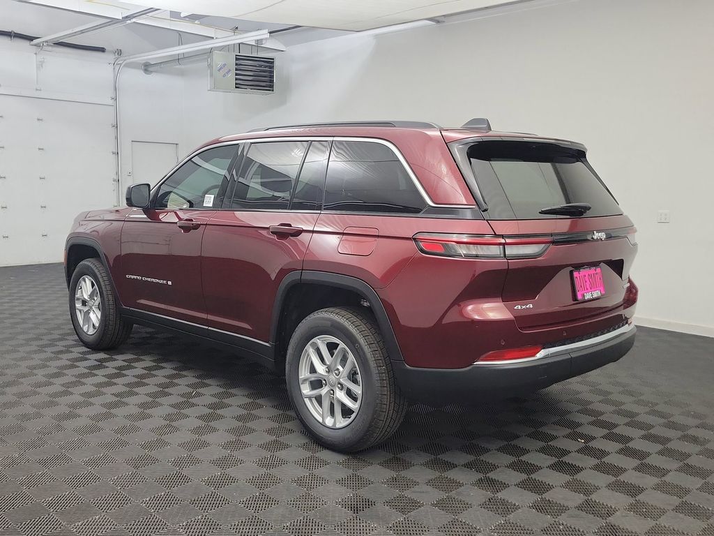 2025 Jeep Grand Cherokee Laredo X photo 3