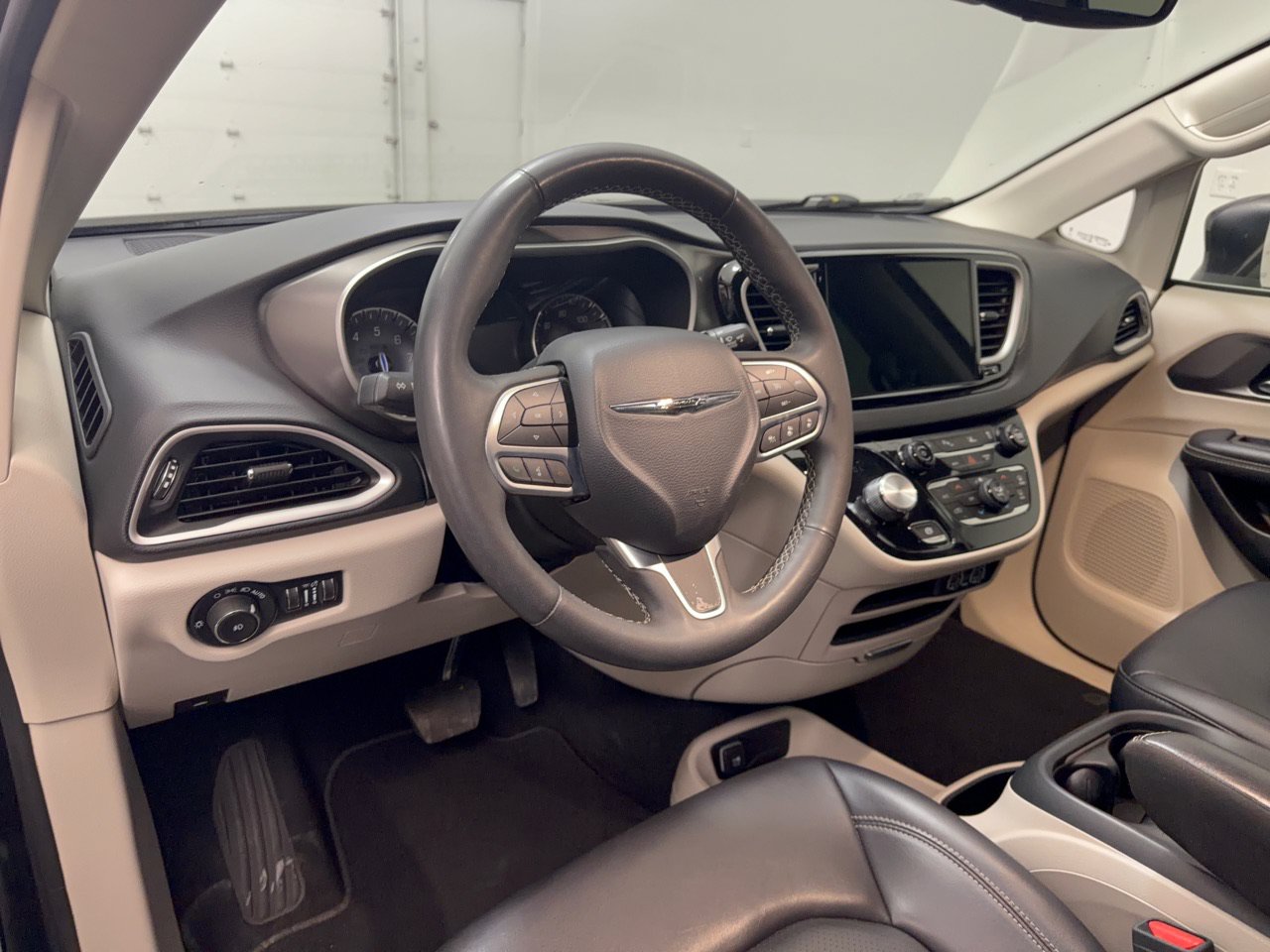 Used 2023 Chrysler Pacifica Touring L Van Passenger Van
