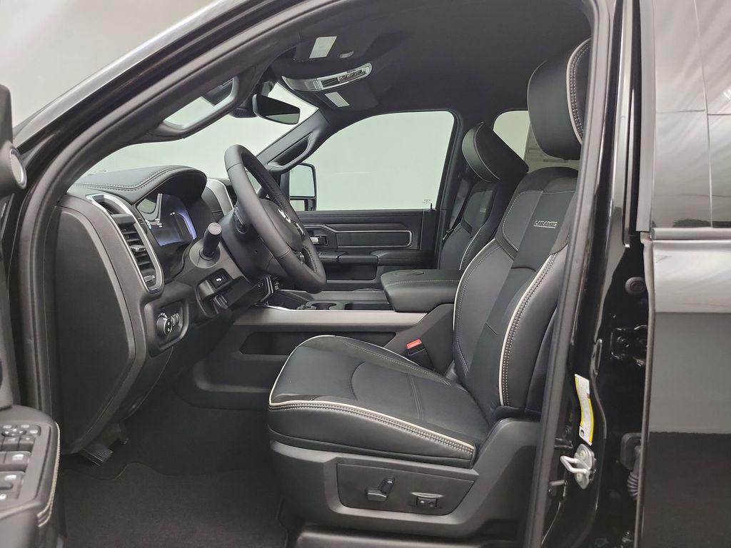 2025 Ram 3500 Laramie photo 4
