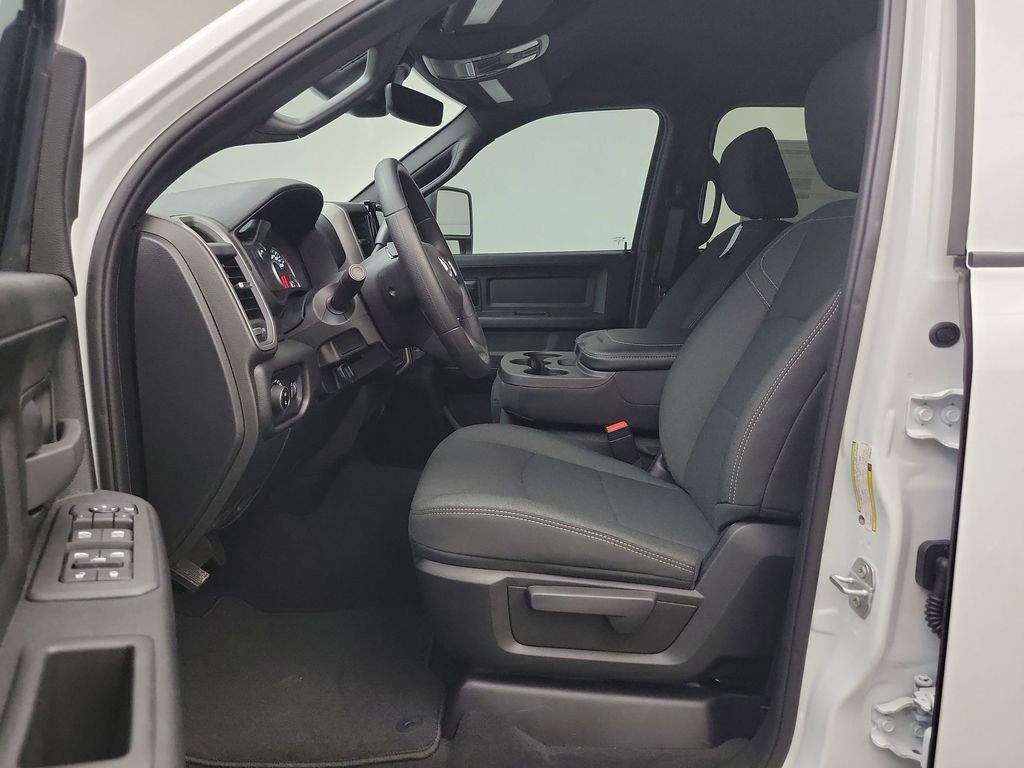 2025 Ram 3500 Tradesman photo 4