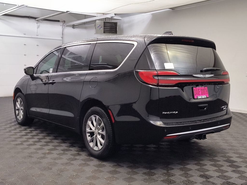 New 2026 Chrysler Pacifica Limited Passenger Van