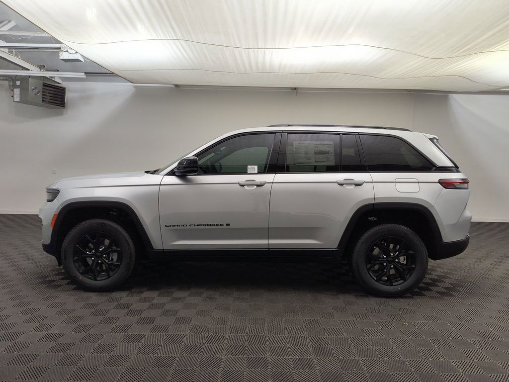 2025 Jeep Grand Cherokee Altitude X photo 2