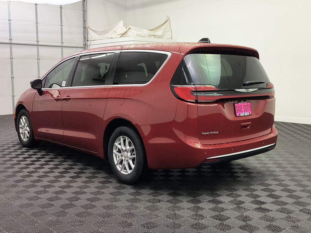 2026 Chrysler Pacifica photo 3