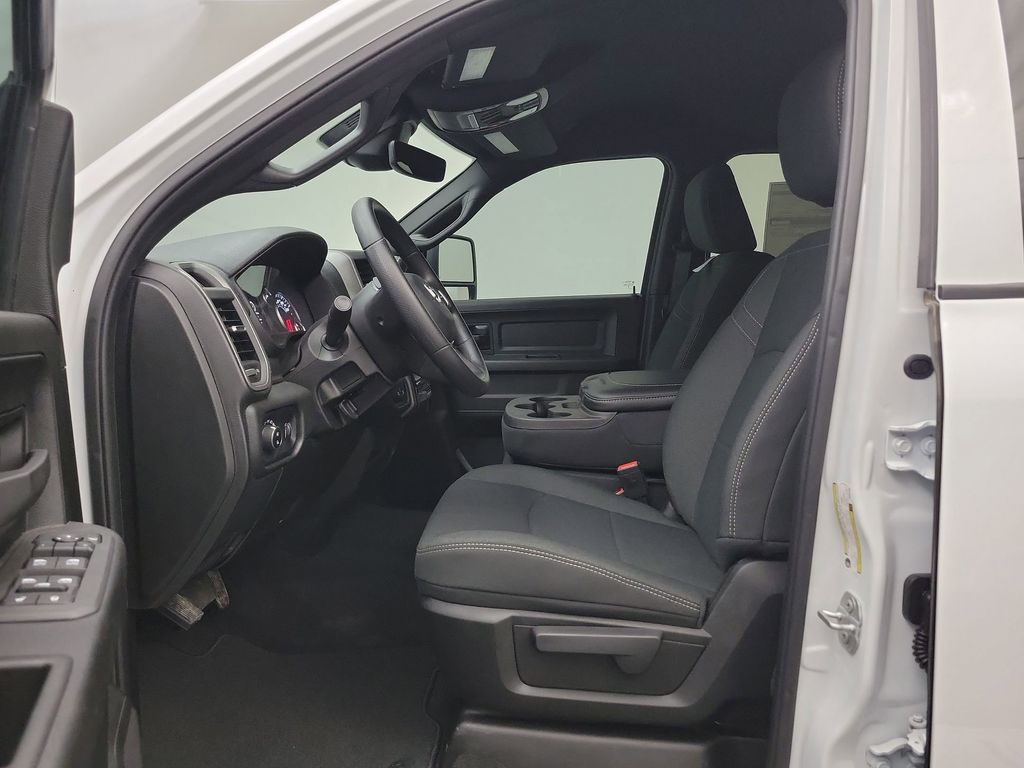 2025 Ram 2500 Tradesman photo 4