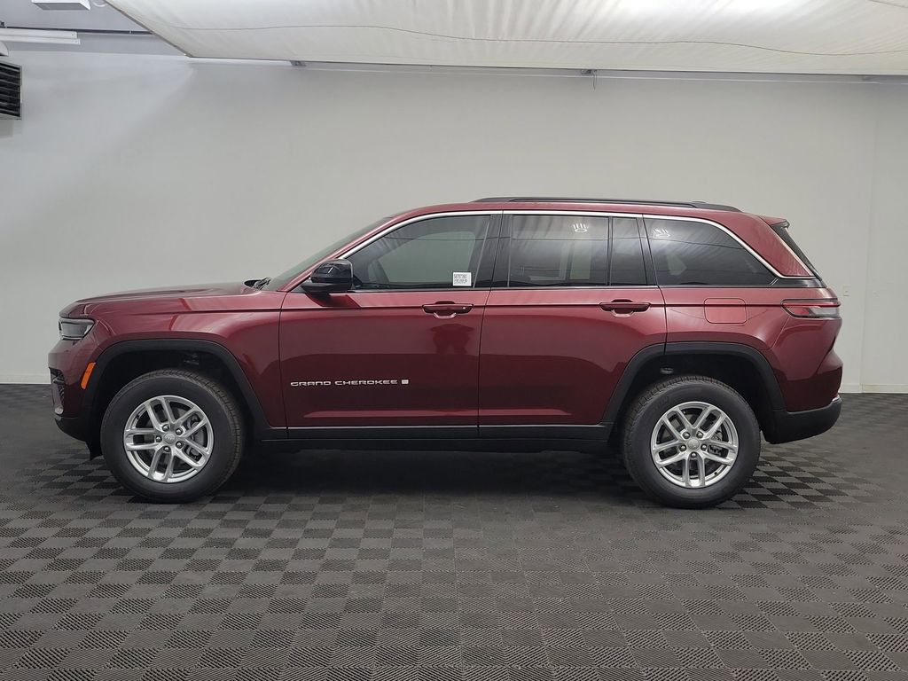 2025 Jeep Grand Cherokee Laredo X photo 2