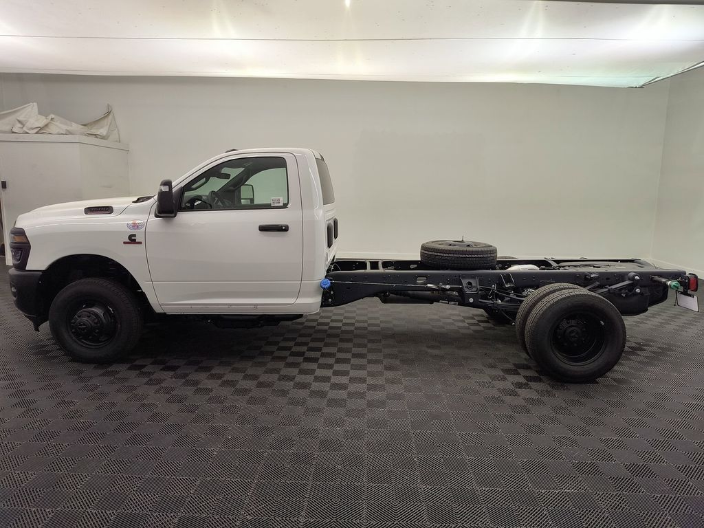 2025 Ram 3500 Tradesman photo 2