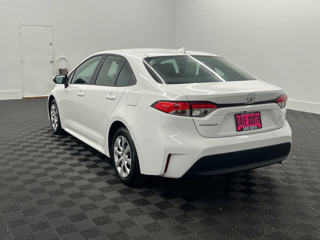2024 Toyota Corolla LE photo 3