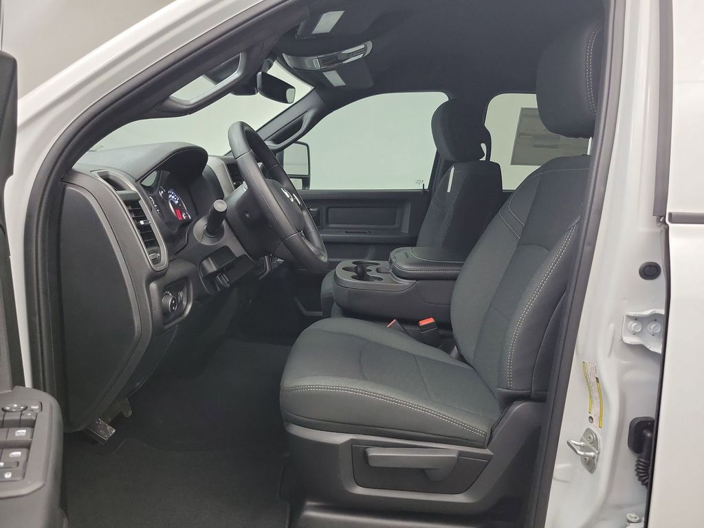 2025 Ram 3500 Tradesman photo 4