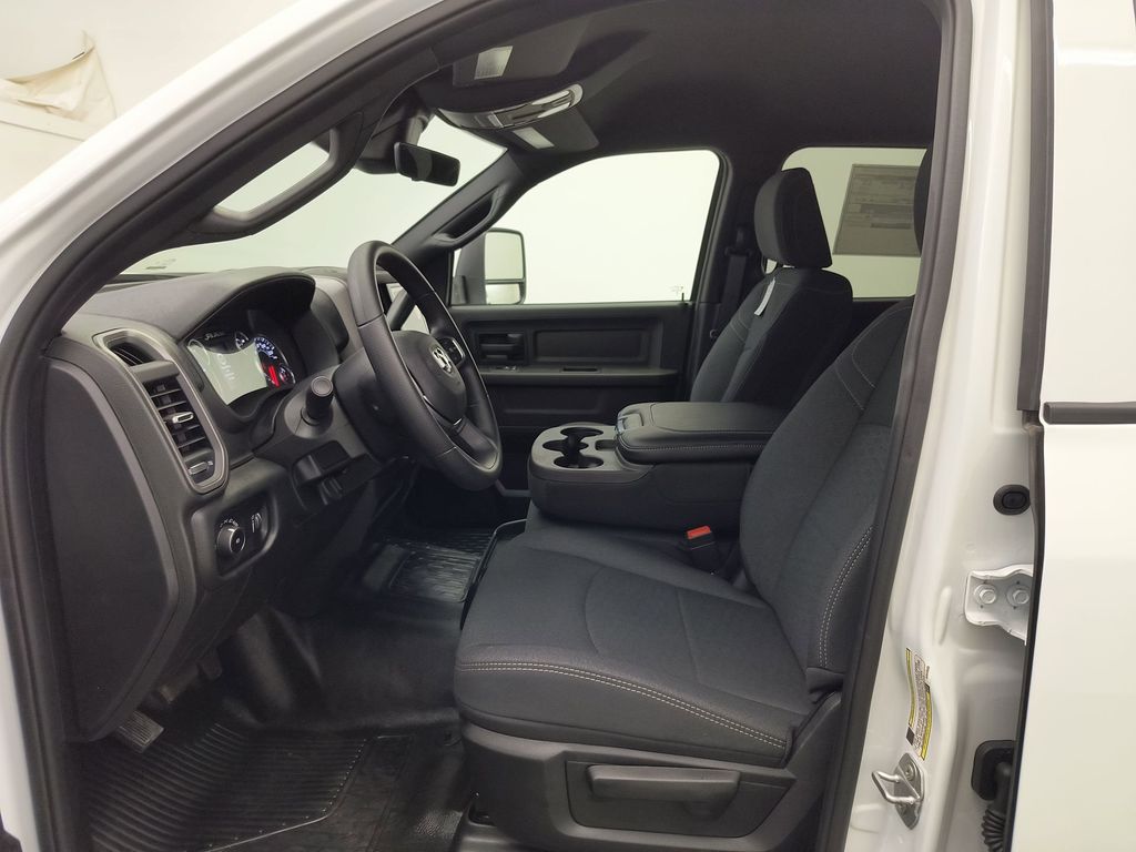 2025 Ram 3500 Tradesman photo 4