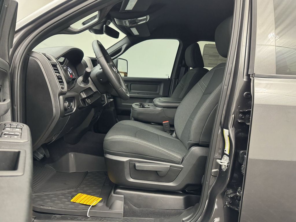2025 Ram 2500 Tradesman photo 4