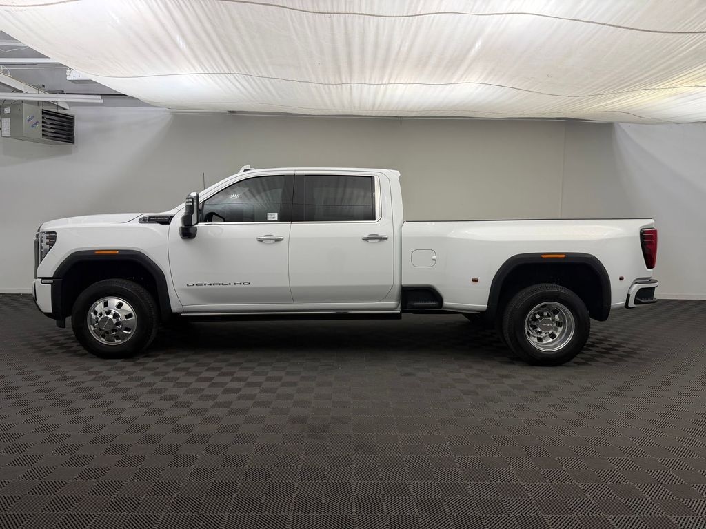 New 2026 GMC Sierra 3500 Denali Ultimate DRW Crew Cab