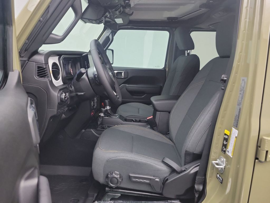 2025 Jeep Gladiator Willys photo 4
