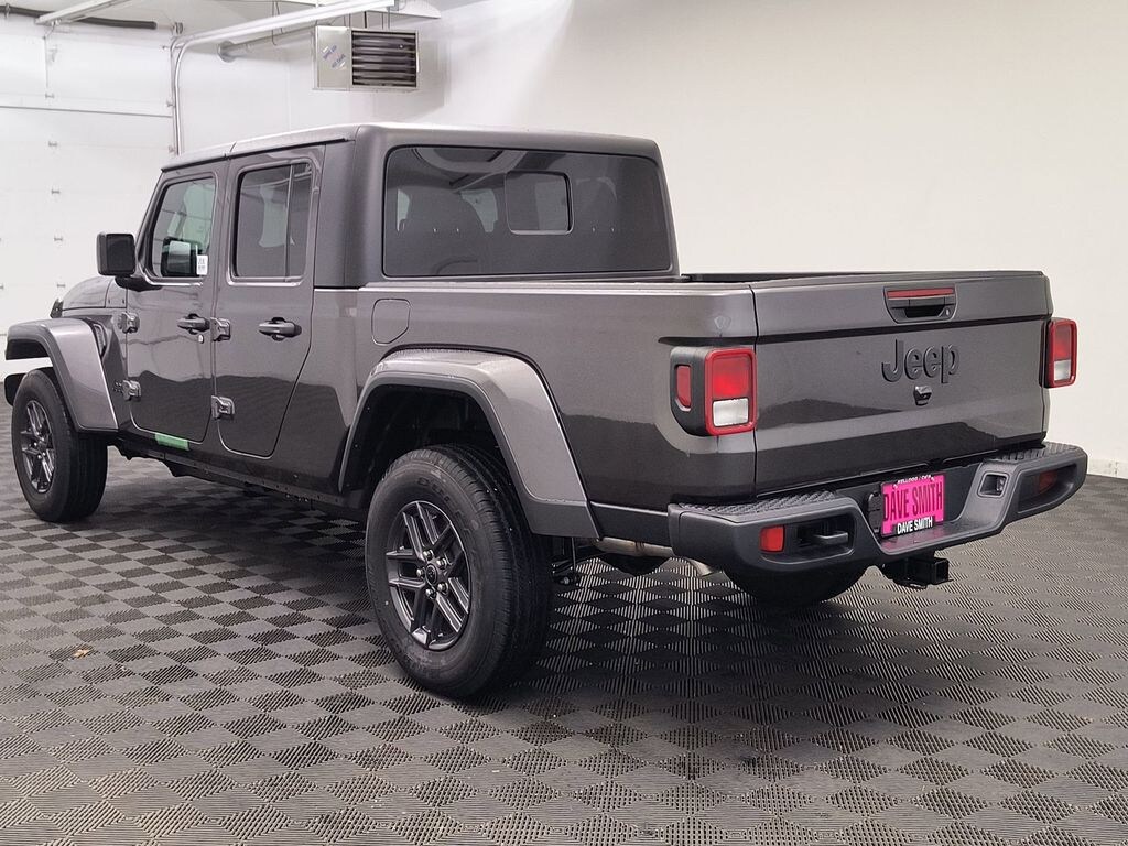 New 2025 Jeep Gladiator SPORT S 4X4 Pickup