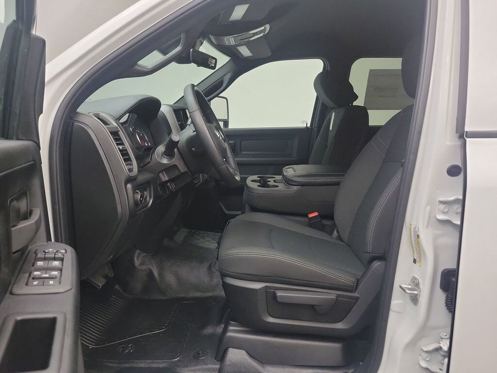 New 2026 Ram 5500 Chassis Cab TRADESMAN CREW 4X4 84' CA Pickup