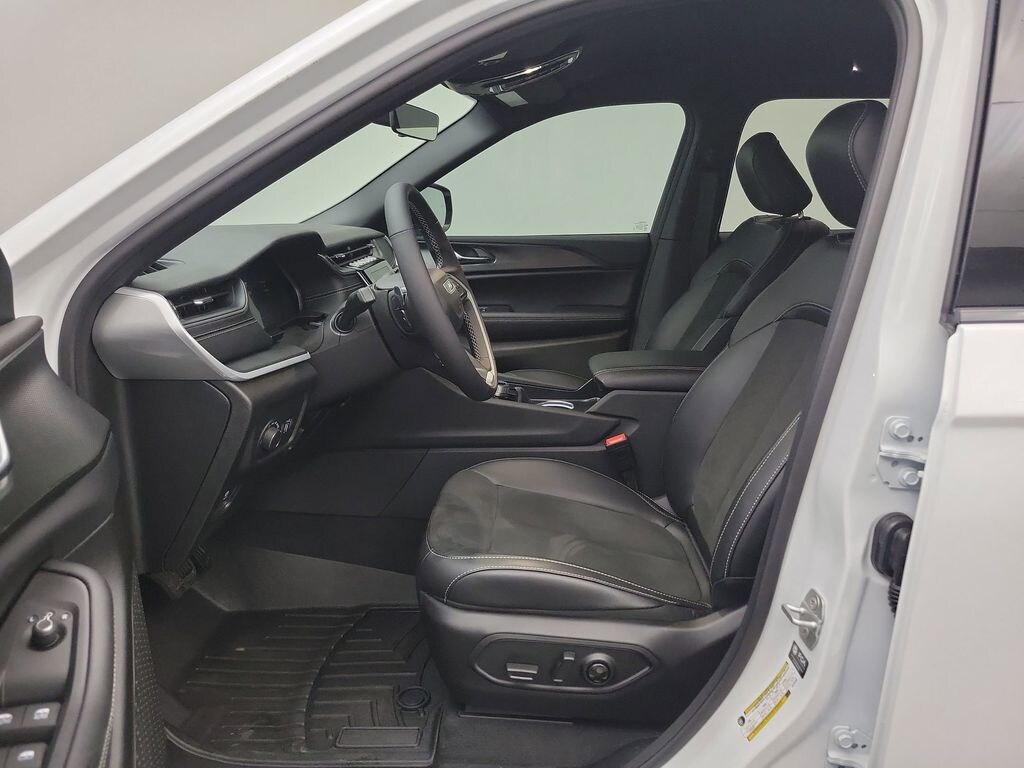 Certified 2025 Jeep Grand Cherokee L Laredo SUV