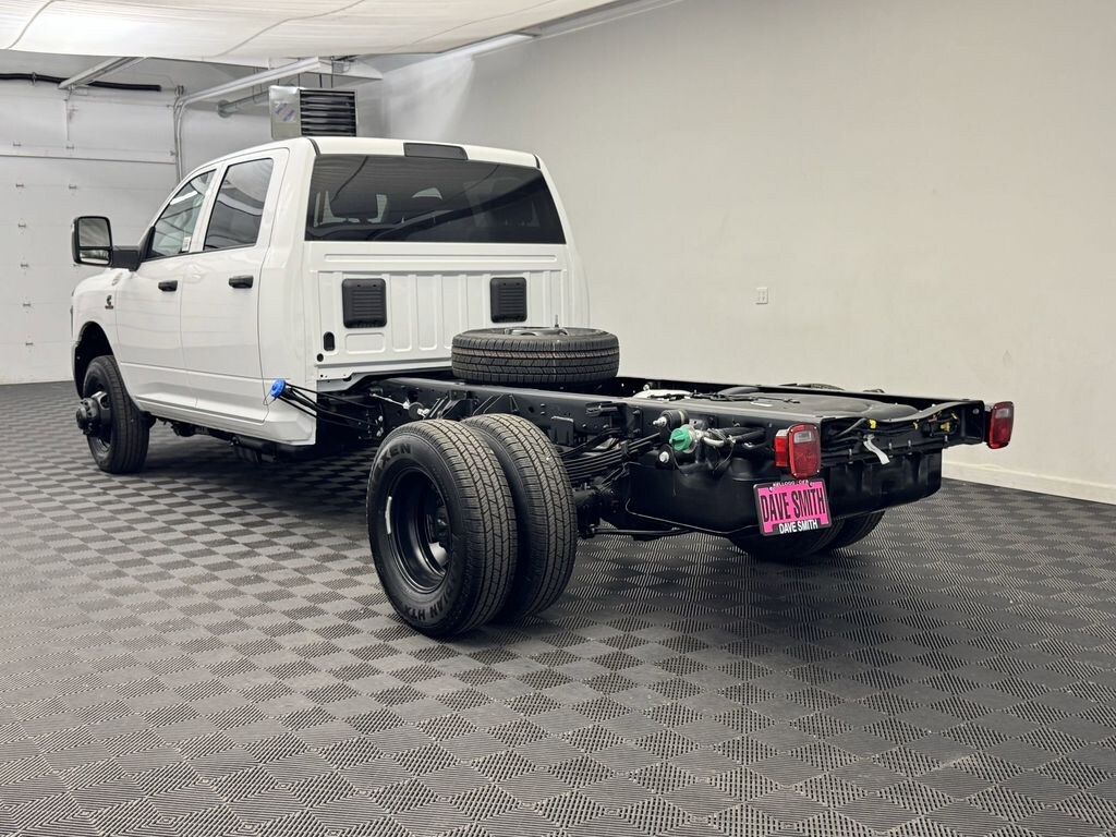 New 2025 Ram 3500 Chassis Cab 3500 TRADESMAN CREW CAB CHASSIS 4X4 60' CA Pickup