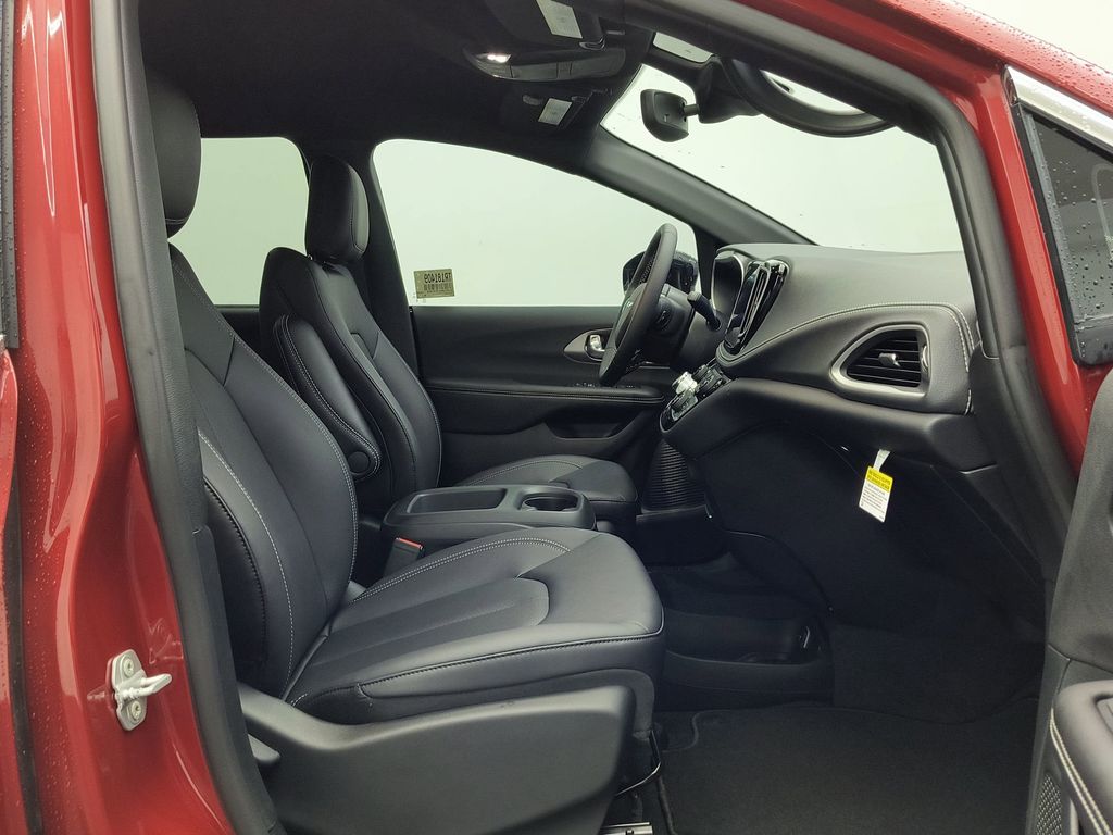 2026 Chrysler Pacifica Select - Photo 29
