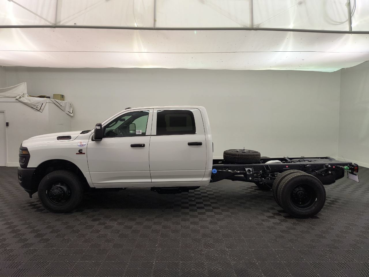 New 2027 Ram 3500 CREW CAB CHASSIS 4X4 Pickup