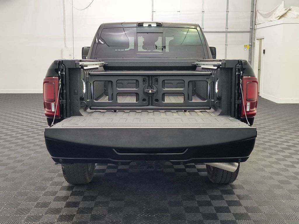 2025 RAM 3500 Limited - Photo 19