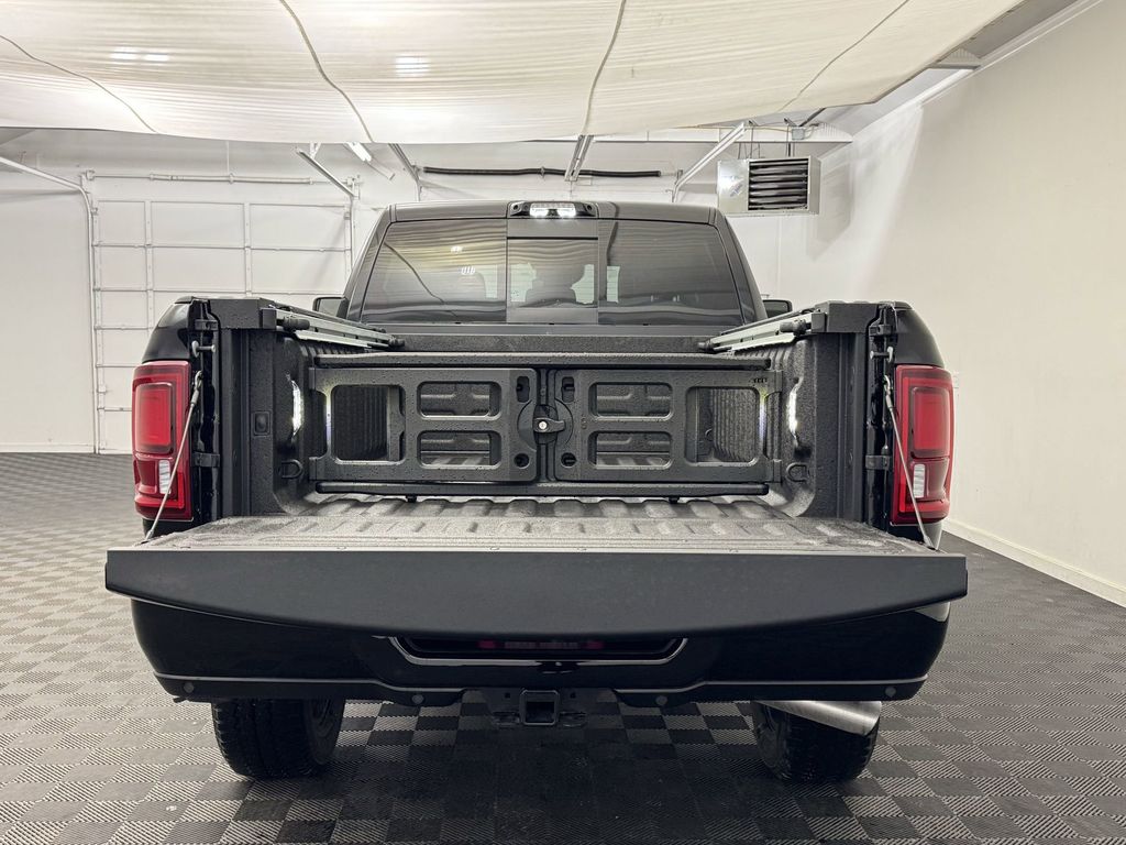 2025 RAM 3500 Limited - Photo 19