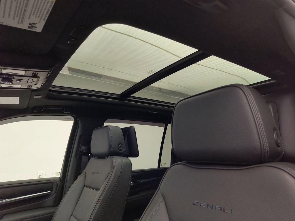 2024 GMC Yukon XL Denali - Photo 12