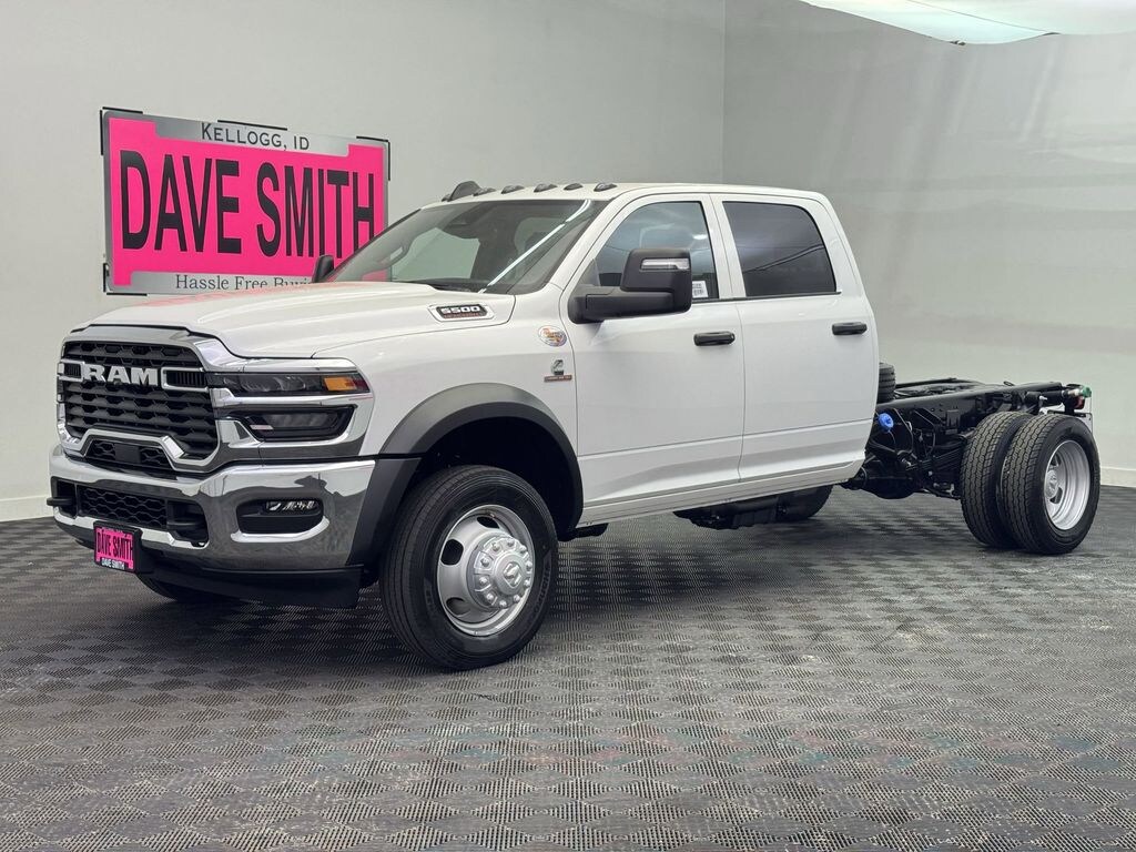 New 2025 Ram 5500 Chassis Cab 5500 TRADESMAN CHASSIS CREW CAB 4X4 60' CA Pickup