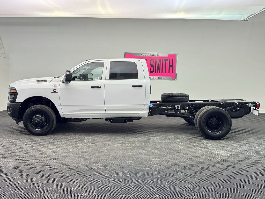 New 2025 Ram 3500 Chassis Cab 3500 TRADESMAN CREW CAB CHASSIS 4X4 60' CA Pickup