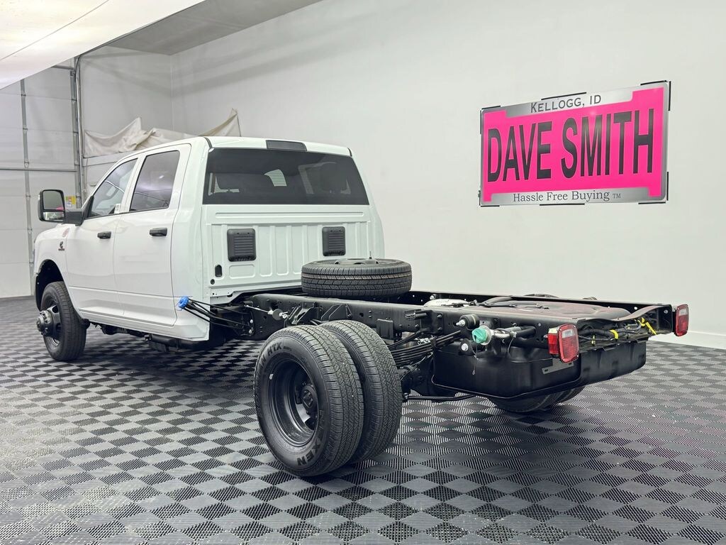New 2025 Ram 3500 Chassis Cab 3500 TRADESMAN CREW CAB CHASSIS 4X4 60' CA Pickup