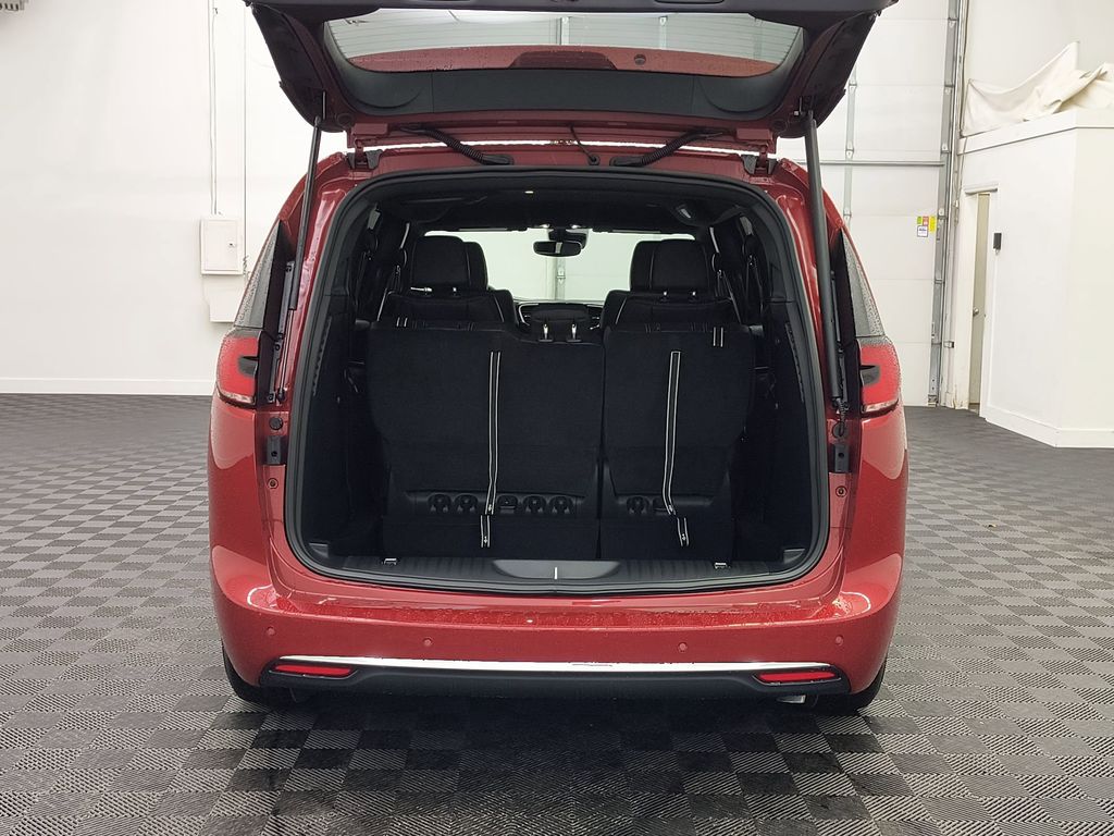 2026 Chrysler Pacifica Select - Photo 18