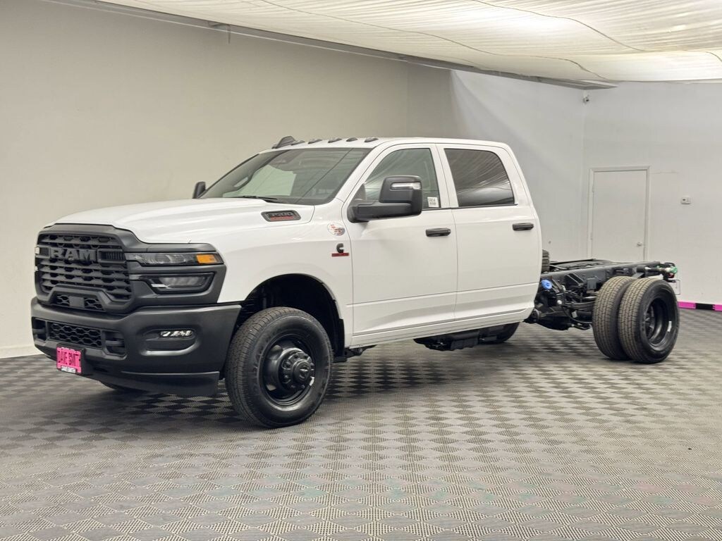 New 2025 Ram 3500 Chassis Cab 3500 TRADESMAN CREW CAB CHASSIS 4X4 60' CA Pickup