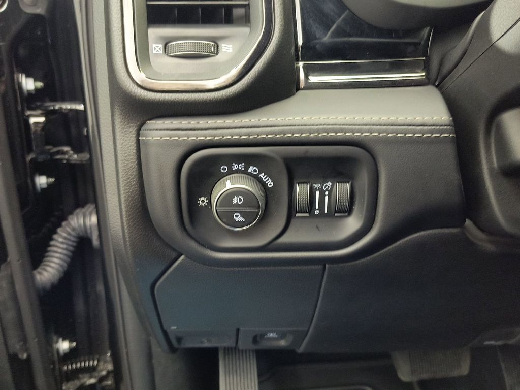 2025 RAM 3500 Limited - Photo 16