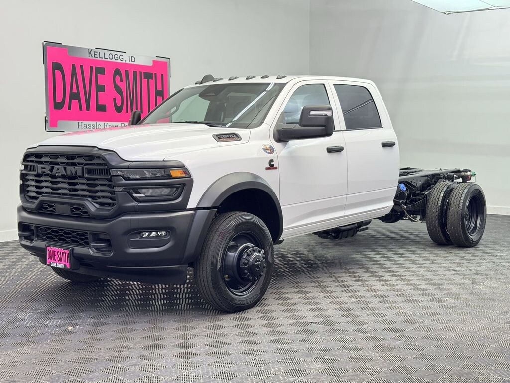 New 2025 Ram 5500 Chassis Cab 5500 TRADESMAN CHASSIS CREW CAB 4X4 60' CA Pickup