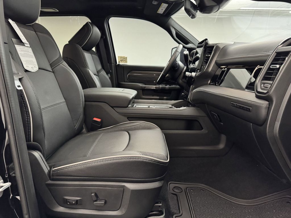 2025 RAM 3500 Limited - Photo 27