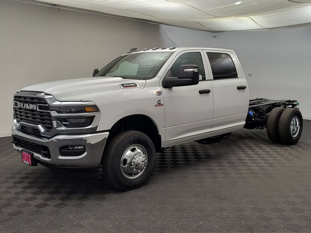 New 2026 Ram 3500 Chassis Cab TRADESMAN CREW 4X4 60' CA Pickup