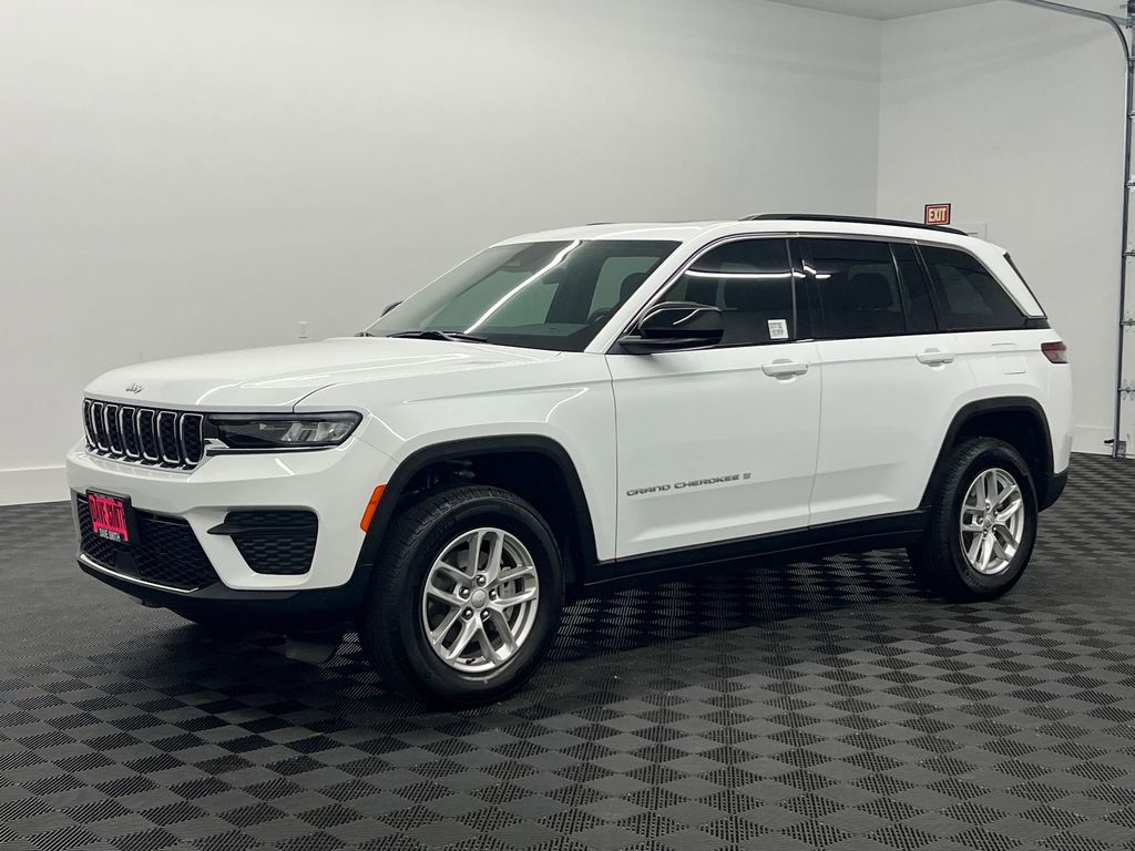 2025 Jeep Grand Cherokee Laredo X 4x4's photo